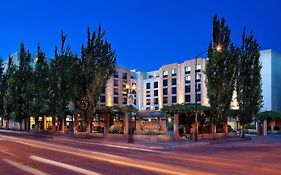 Courtyard Portland Downtown / Convention Center